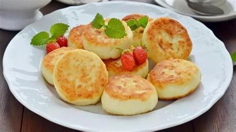 Быстрые и вкусные сырники на сковороде