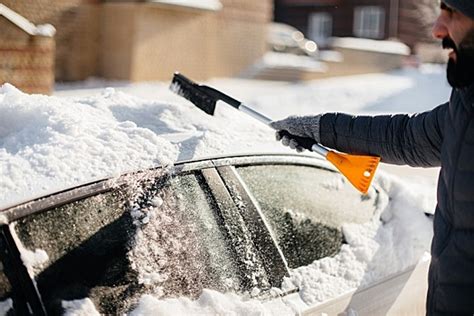 Быстрые способы: удаляем замерзший лед вне автомобиля