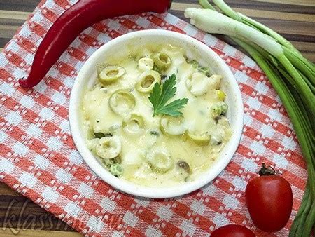 Вегетарианский жульен с овощами и сыром