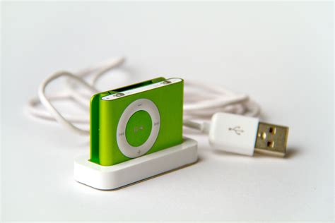 Включите iPod Shuffle в компьютер