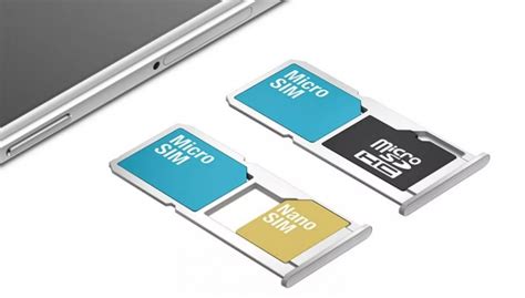 Вставьте MicroSD карту в отсек на телефоне