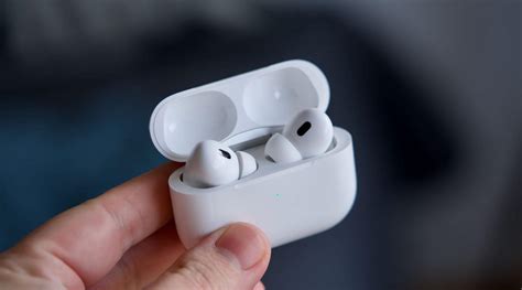 Где лучше покупать AirPods: официальные магазины и платформы