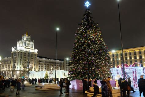 Где находится Московская областная ёлка в Москве