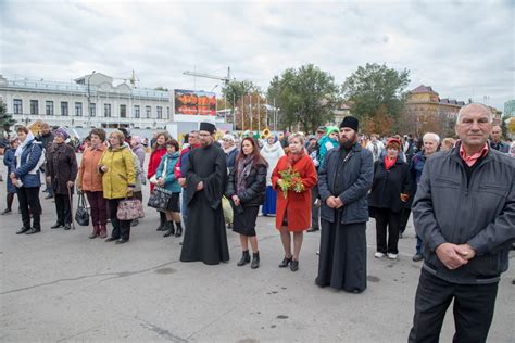 Гуляния на главной площади города