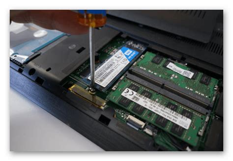 Закрывание корпуса ноутбука HP после установки SSD M2