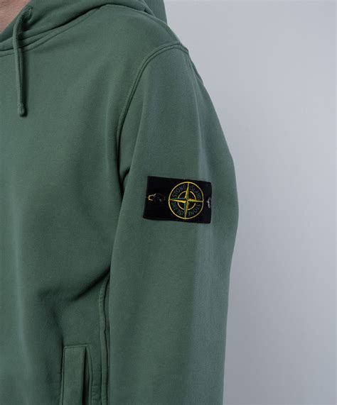 Значение логотипа в бренде Stone Island