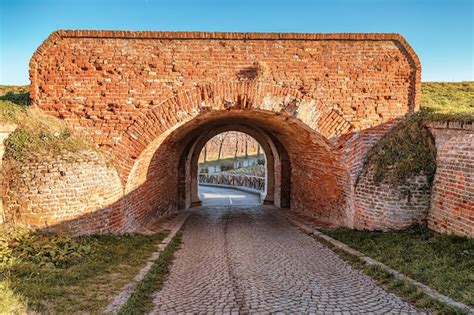 Историческая привлекательность привлекает массы