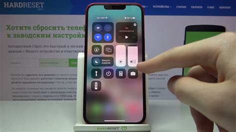 Как выключить iPhone 13 без кнопки-бегунка