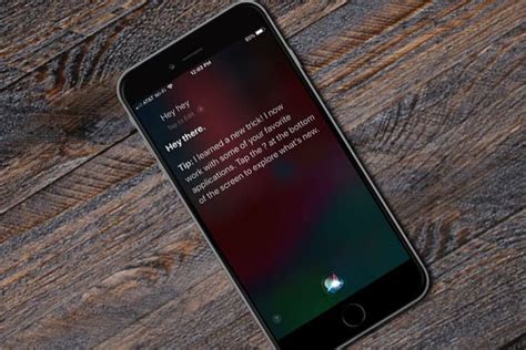 Как использовать Siri с подключенными наушниками на iPhone