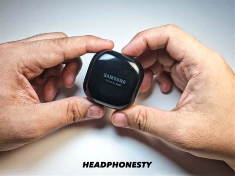 Как перезагрузить наушники Samsung Galaxy Buds Plus с помощью кнопки?