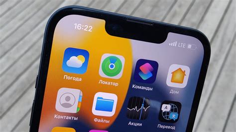 Как правильно наклеить новые стикеры на iPhone