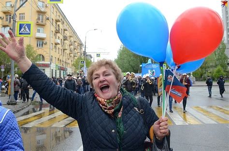 Майские праздники могут снизить внимание к свадьбе