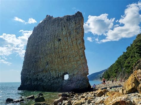 Маршруты до скалы Парус – советы для туристов