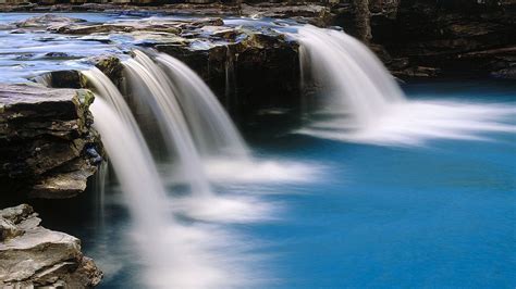 Мультиступенчатые водопады для создания движения воды