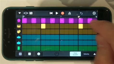 Навигация по интерфейсу GarageBand на iPhone