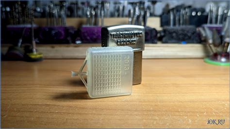 Натягивание фитиля в корпус зажигалки Zippo