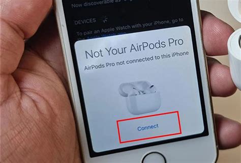 Начало процесса отключения AirPods от зарядки