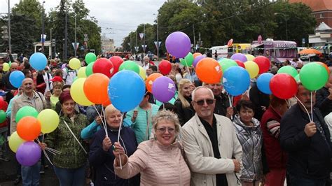 Начало традиции празднования дня рождения иностранных автомобилей