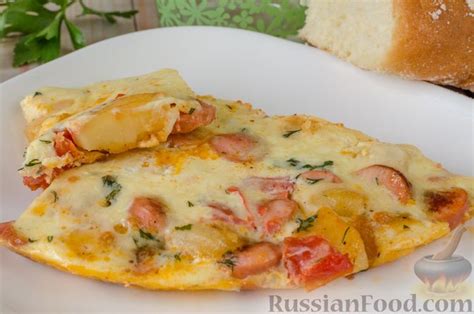 Омлет с картофелем и сосисками