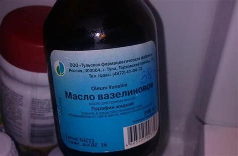 Особенности использования вазелинового масла для очищения волос