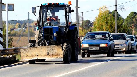 Особенности обгона трактора через сплошную линию на автомагистралях