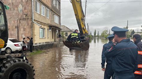 Остановите причину затопления и закройте водоснабжение