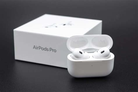 Открыть крышку зарядного бокса AirPods