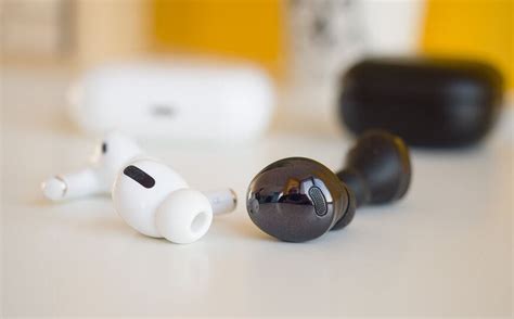 Пеналы с дополнительными функциями для AirPods