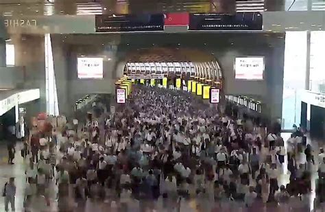 Перегрузка пассажирского потока в метро