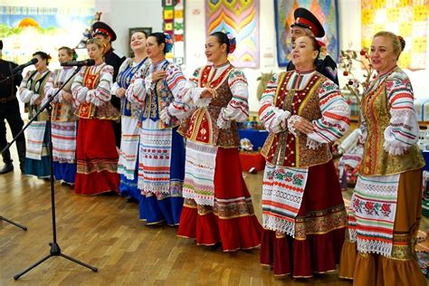 Платья народных мастеров в современном мире