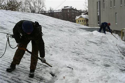 Подготовка к очистке зданий помойки