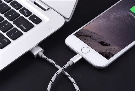 Подключите телефон к компьютеру с помощью USB-кабеля