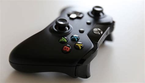 Подключите Xbox к сети питания