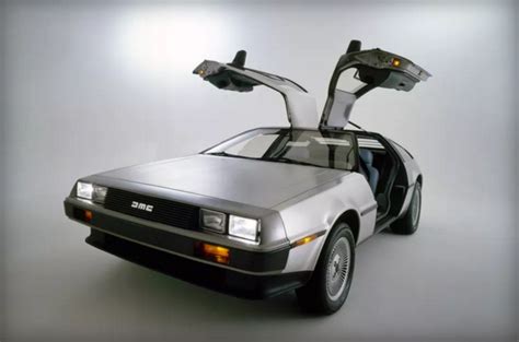 Поиск и выбор изображения DeLorean