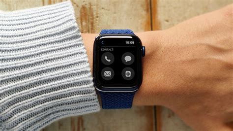 Поиск по контактам на Apple Watch