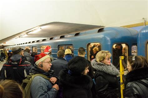 Полезные советы для пассажиров метро в новогоднюю ночь