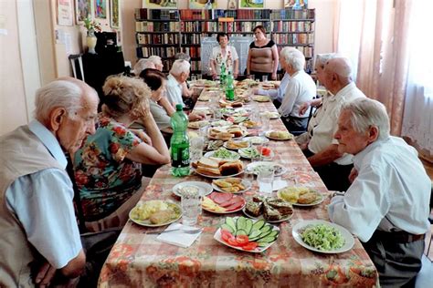 Поминальный обед в русской культуре: отражение уважения и сопровождение важного жизненного момента