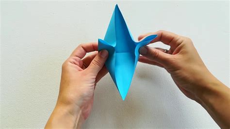 Попробуйте технику origami для уголка