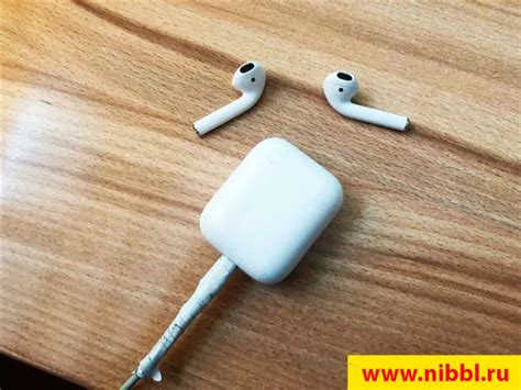 Почему AirPods кейс не горит?