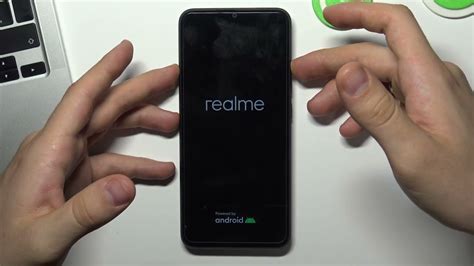 Причины использования пароля на Realme