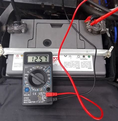 Проверка автоаккумулятора с помощью мультиметра