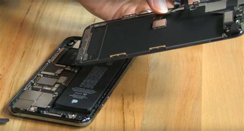 Разборка iPhone 11 на составные части