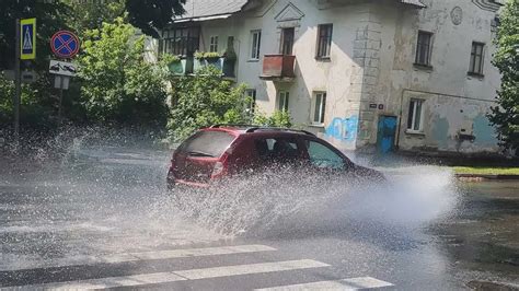 Риски активного движения на дорогах во время дождя