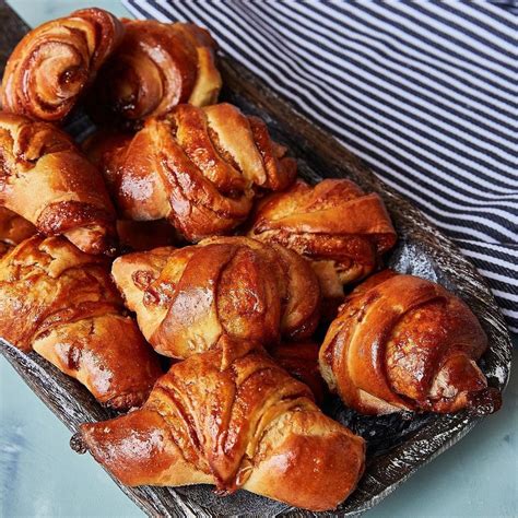 Рогалики с вареной сгущенкой: вкусные и легкие десерты