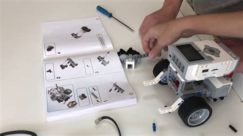 Сборка и программирование робота