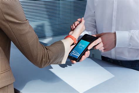 Убедитесь, что NFC доступен для использования