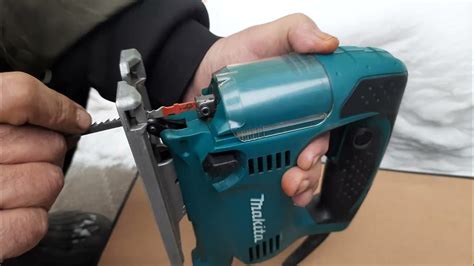 Установка пилки в лобзик Makita 4329