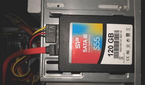 Установка SSD в слот и подключение к материнской плате