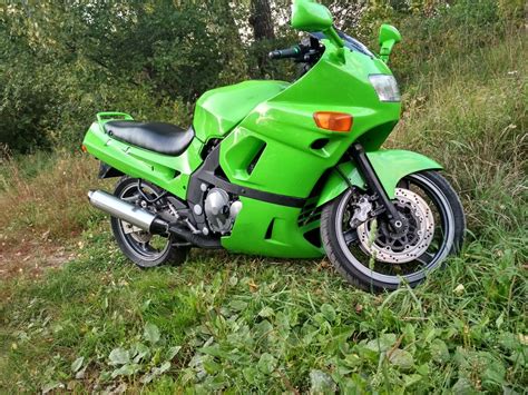 Характеристики Kawasaki ZZ-R 400