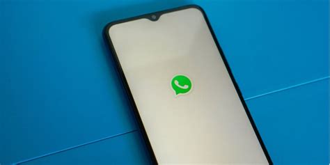 Шаг 4: Подключение к учетной записи WhatsApp на смартфоне